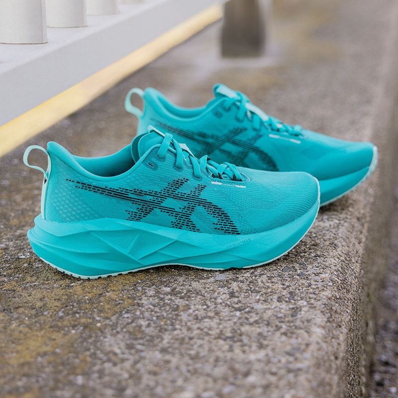 Asics Nova Blast 5 Cyan Running Shoes