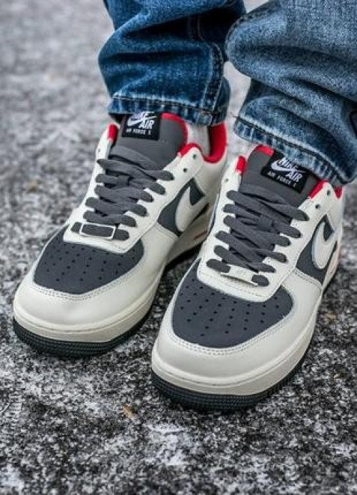 Airforce 1 LV8 Sneakers