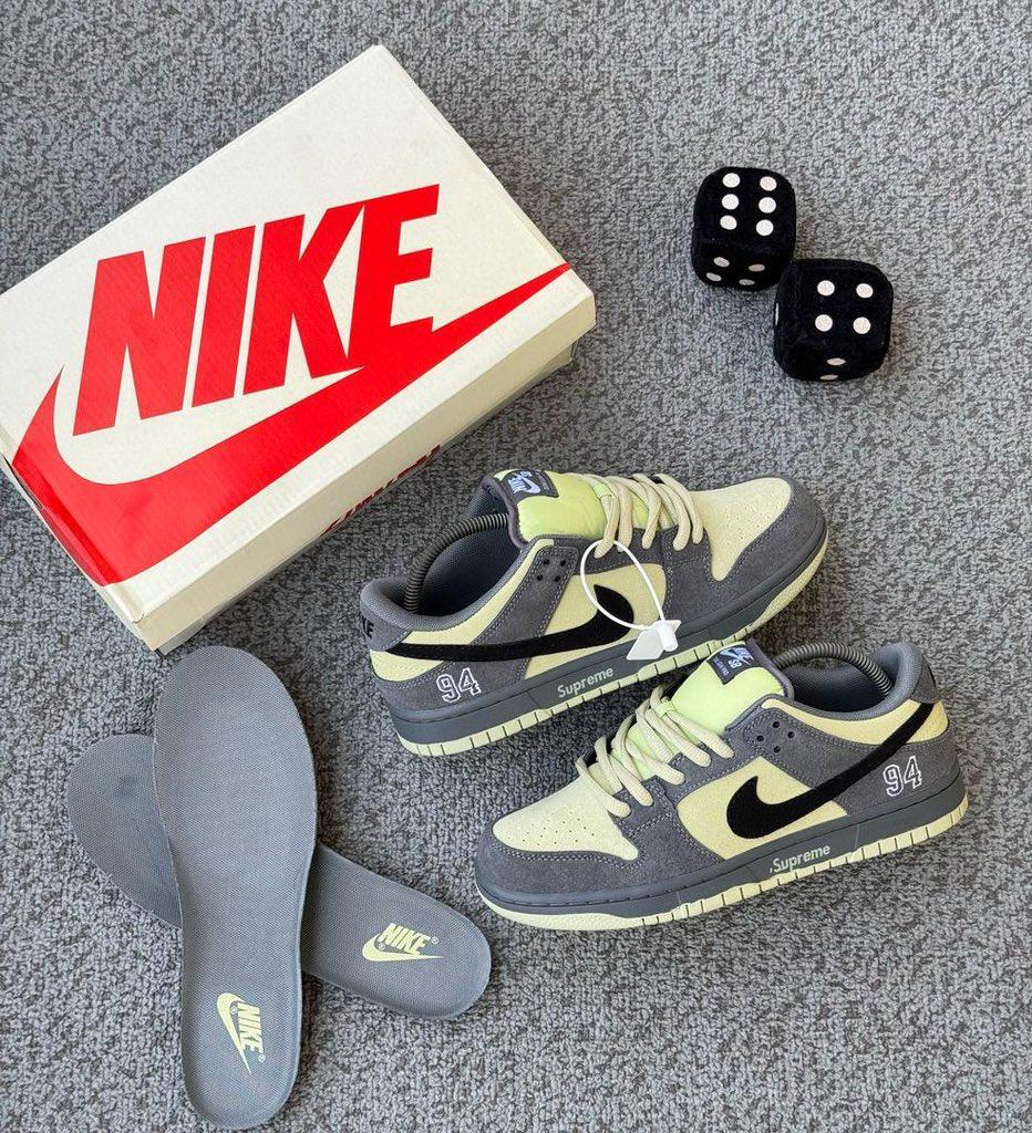 SB Dunk Supreme