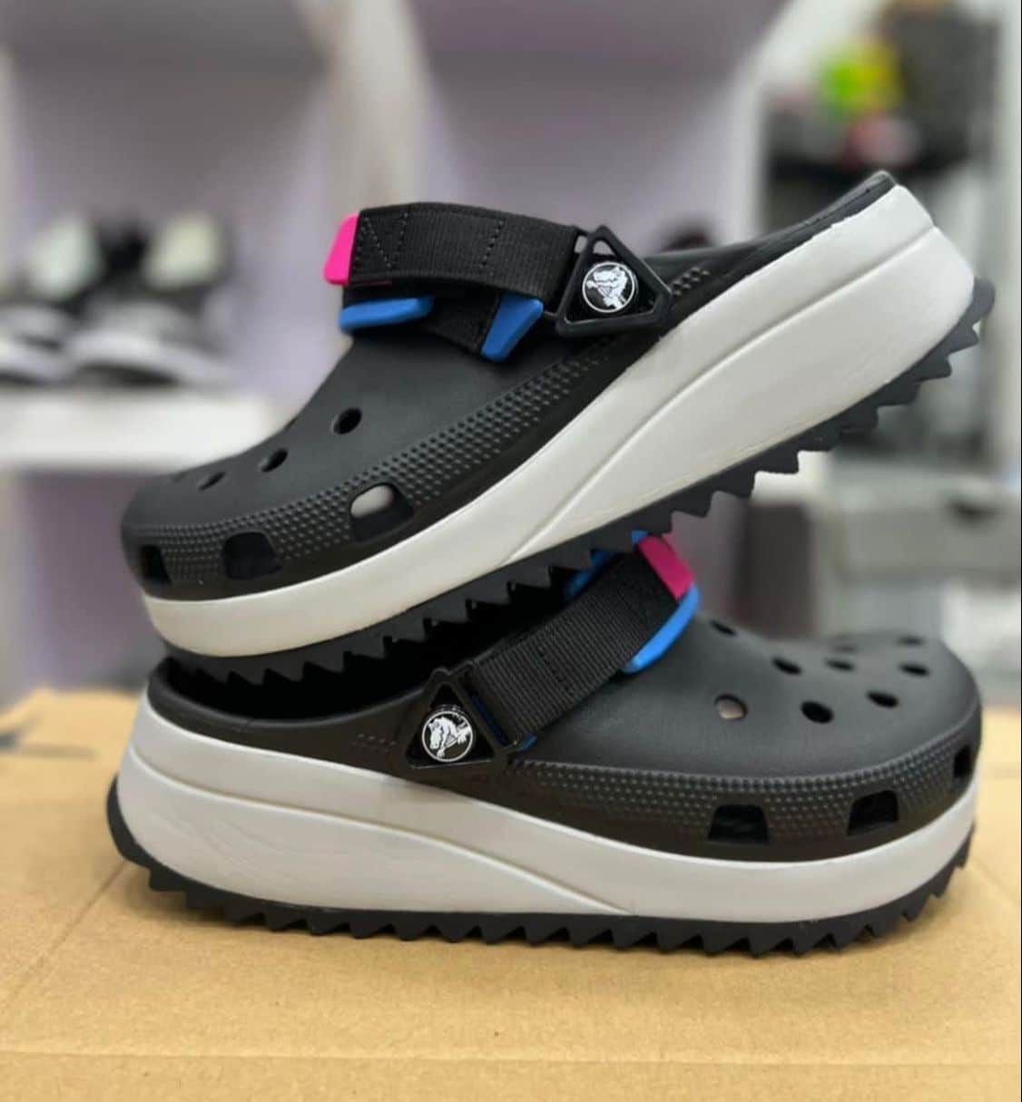 Hiker Black Clogs