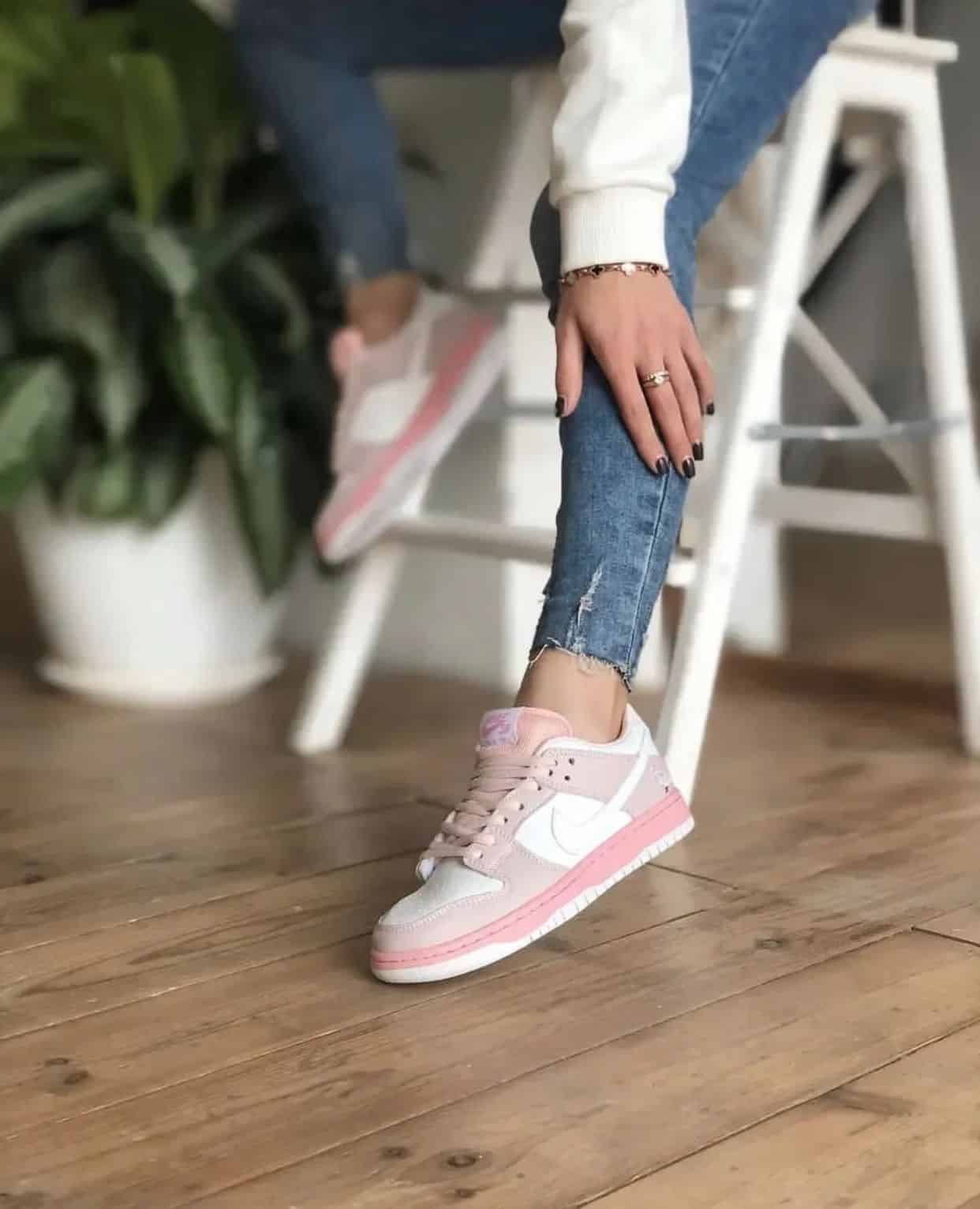 Branded SB Dunk Pink Pigeon Sneakers