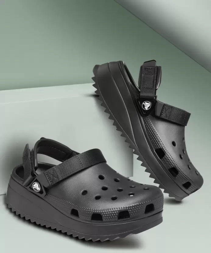Hiker Full Black Clogs