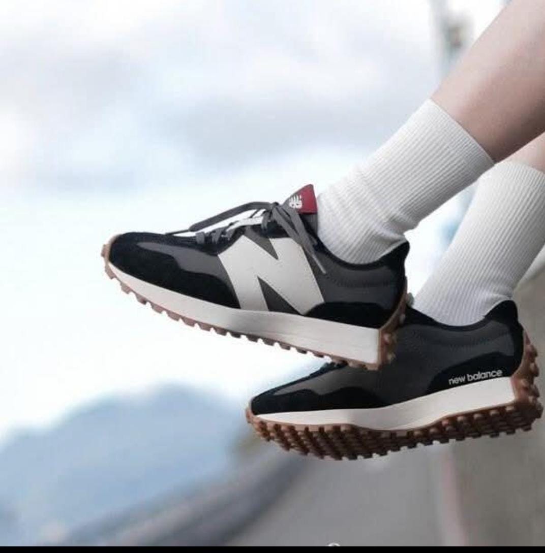 New Balance 327 Black Grey Sneakers
