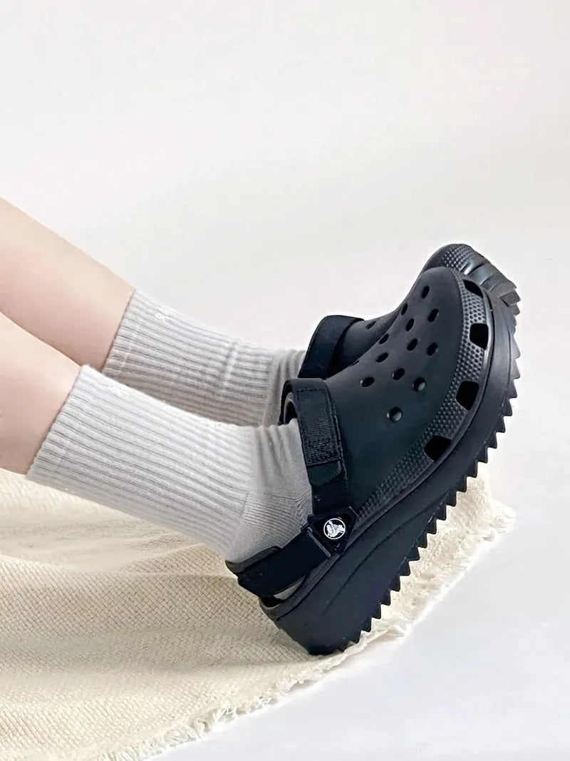 Hiker Full Black Clogs