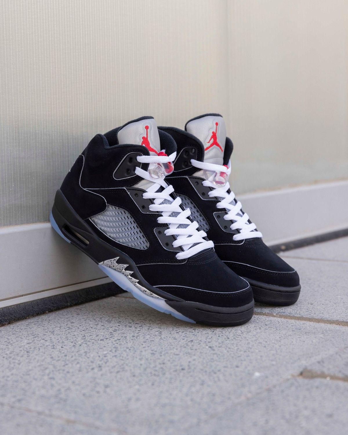 Jordan Retro 5 Metallic Silver Sneakers