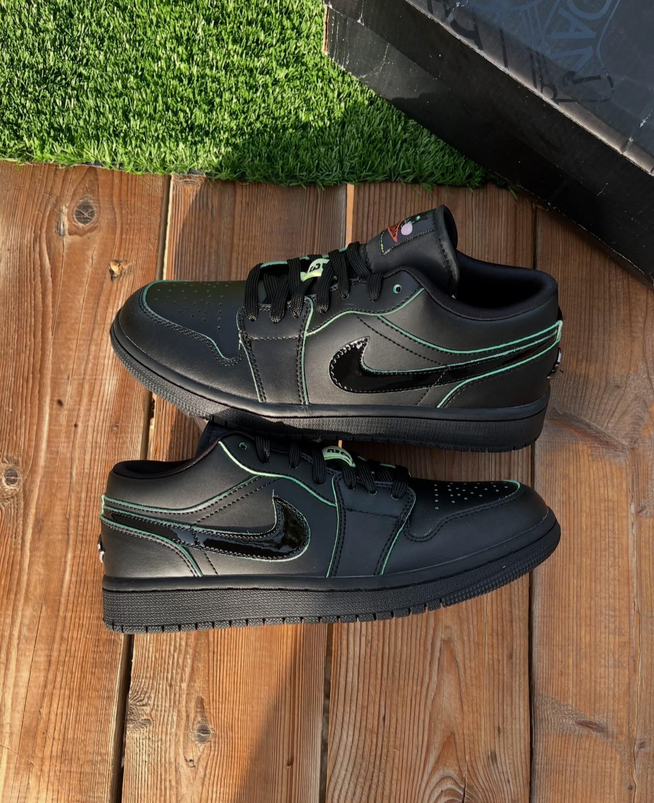 Air Jordan 1 Black Sneakers