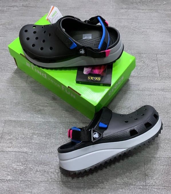 Hiker Black Clogs