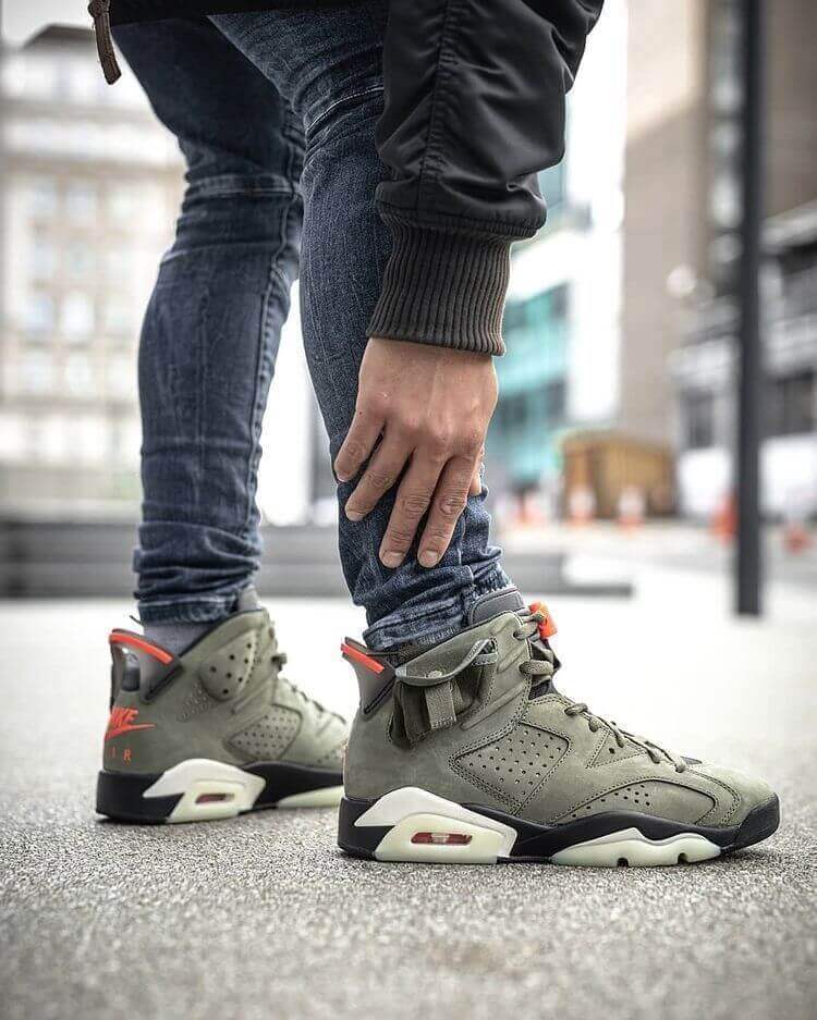 Branded Air Retro 6 Travis Scott Oliva Sneakers