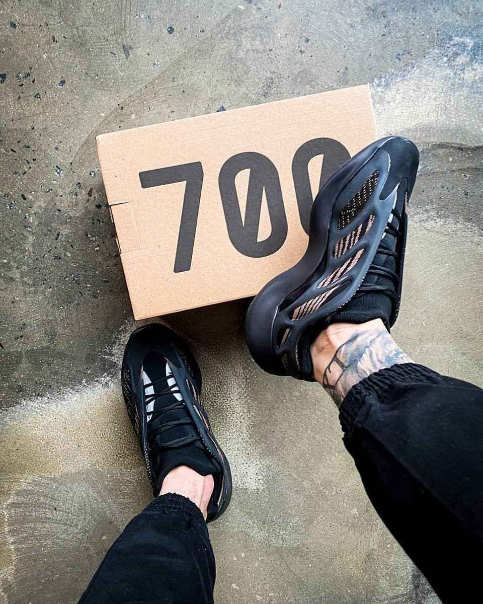 Branded Yeezy 700 V3 Black Alvah Sneakers