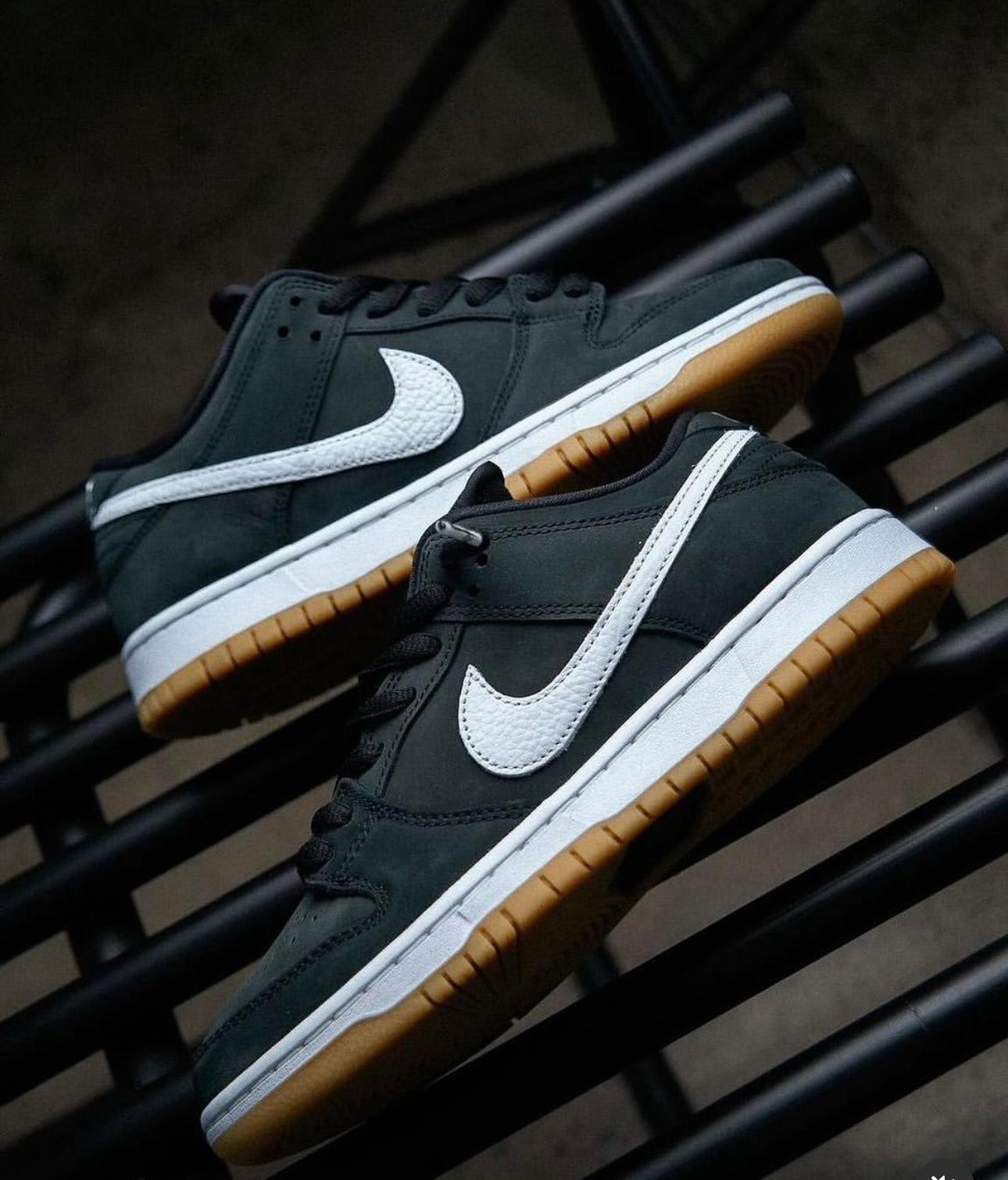 SB Dunk Black Gum