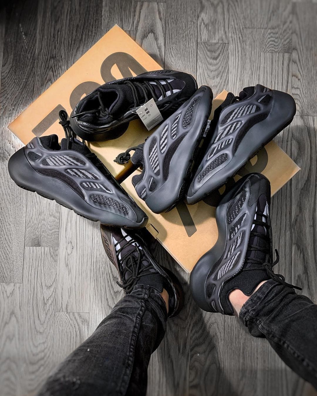 Branded Yeezy 700 V3 Alvah Sneakers