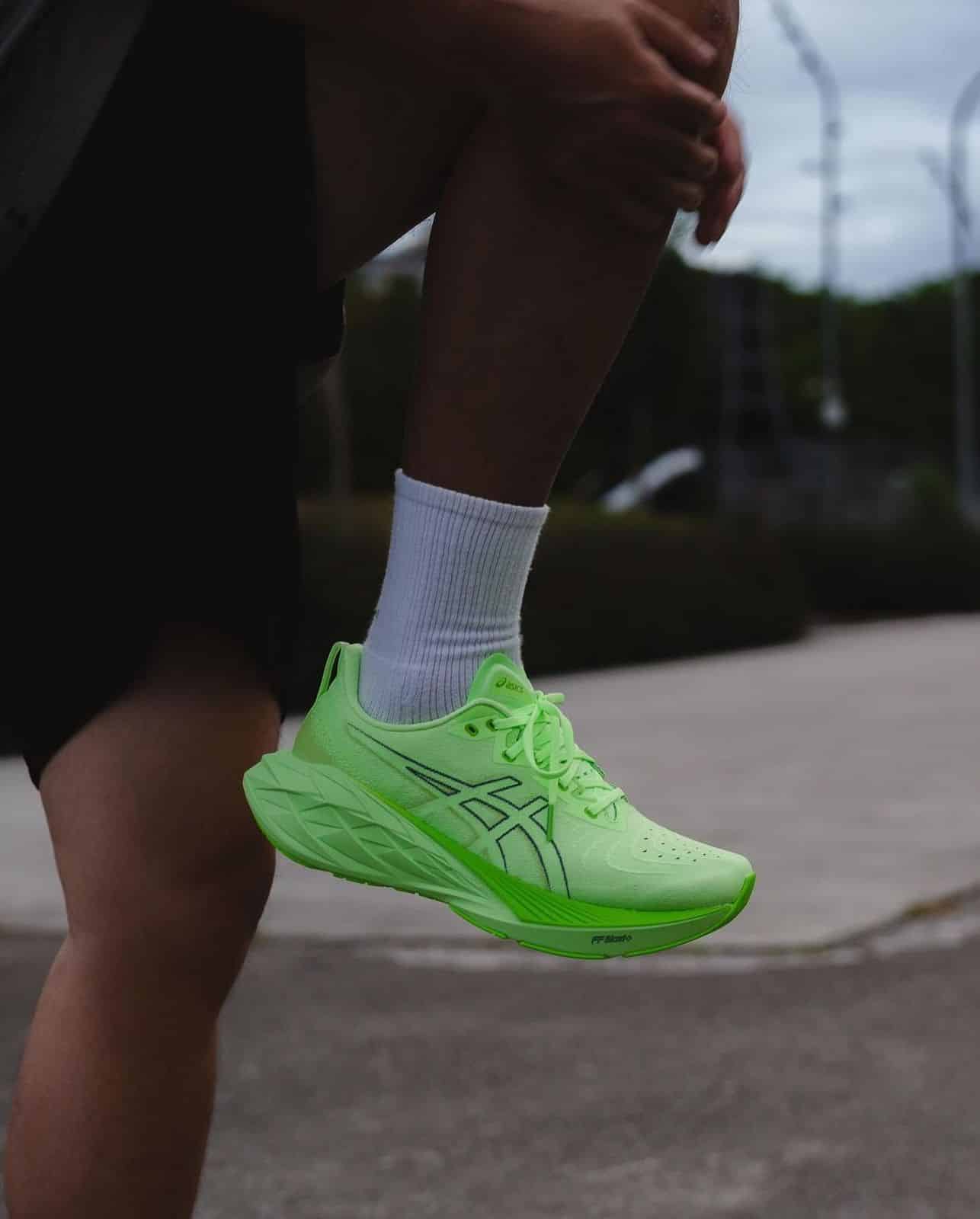 Asics Nova Blast 4 Violet Running Shoes